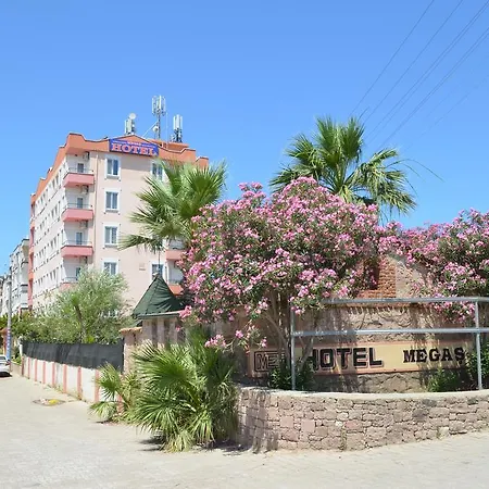 Megas فندق