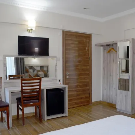 Megas Ξενοδοχείο 3*