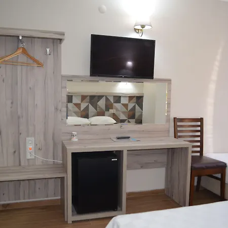 Ξενοδοχείο Megas